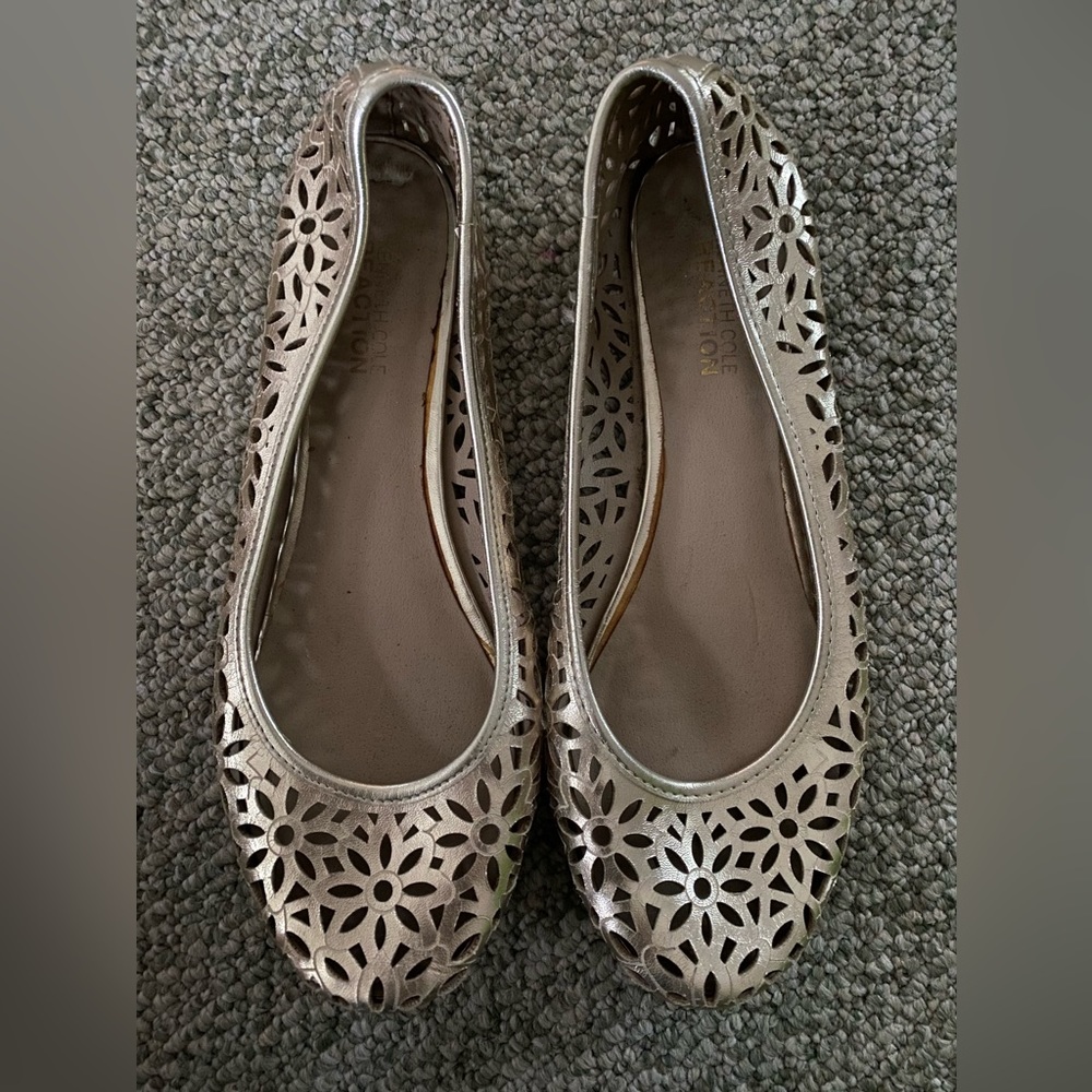 Gold flower flats